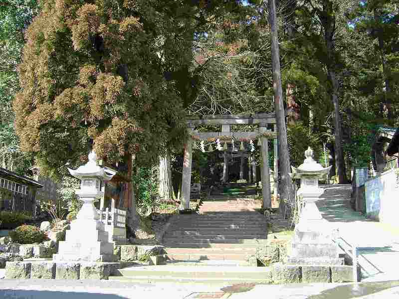 八幡神社境内入口